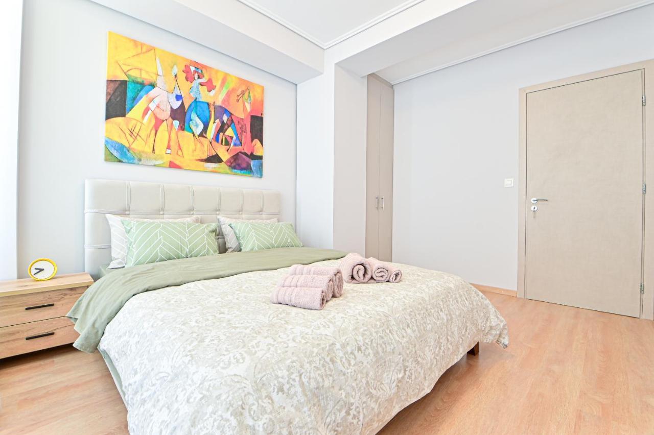 Modern Flat In The Heart Of Port Of Piraeus Apartman Kültér fotó