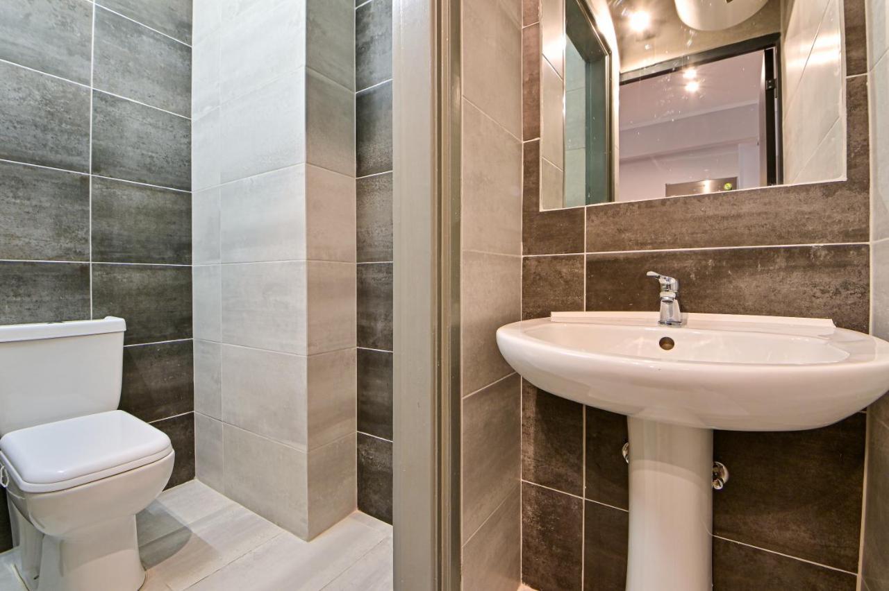Modern Flat In The Heart Of Port Of Piraeus Apartman Kültér fotó